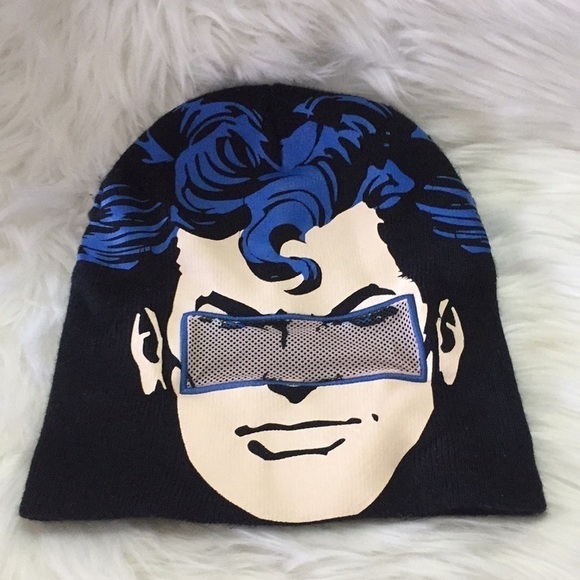 Superman Winter Hat - Picture 3 of 6